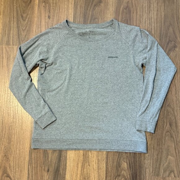 Patagonia Tops - Patagonia Long Sleeve Shirt Womens Medium Gray Colorful Logo Back Tee